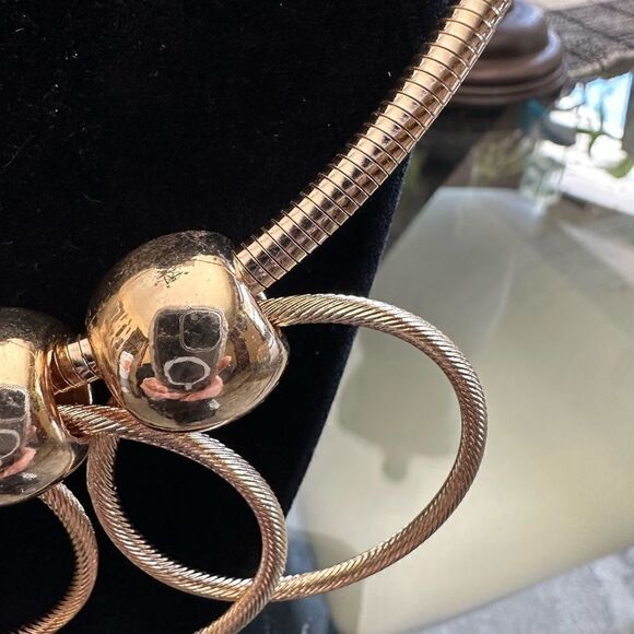 Beautiful loop Rope necklaces with earrings. One Gold set,one Silver & Gold set - Picture 9 of 10